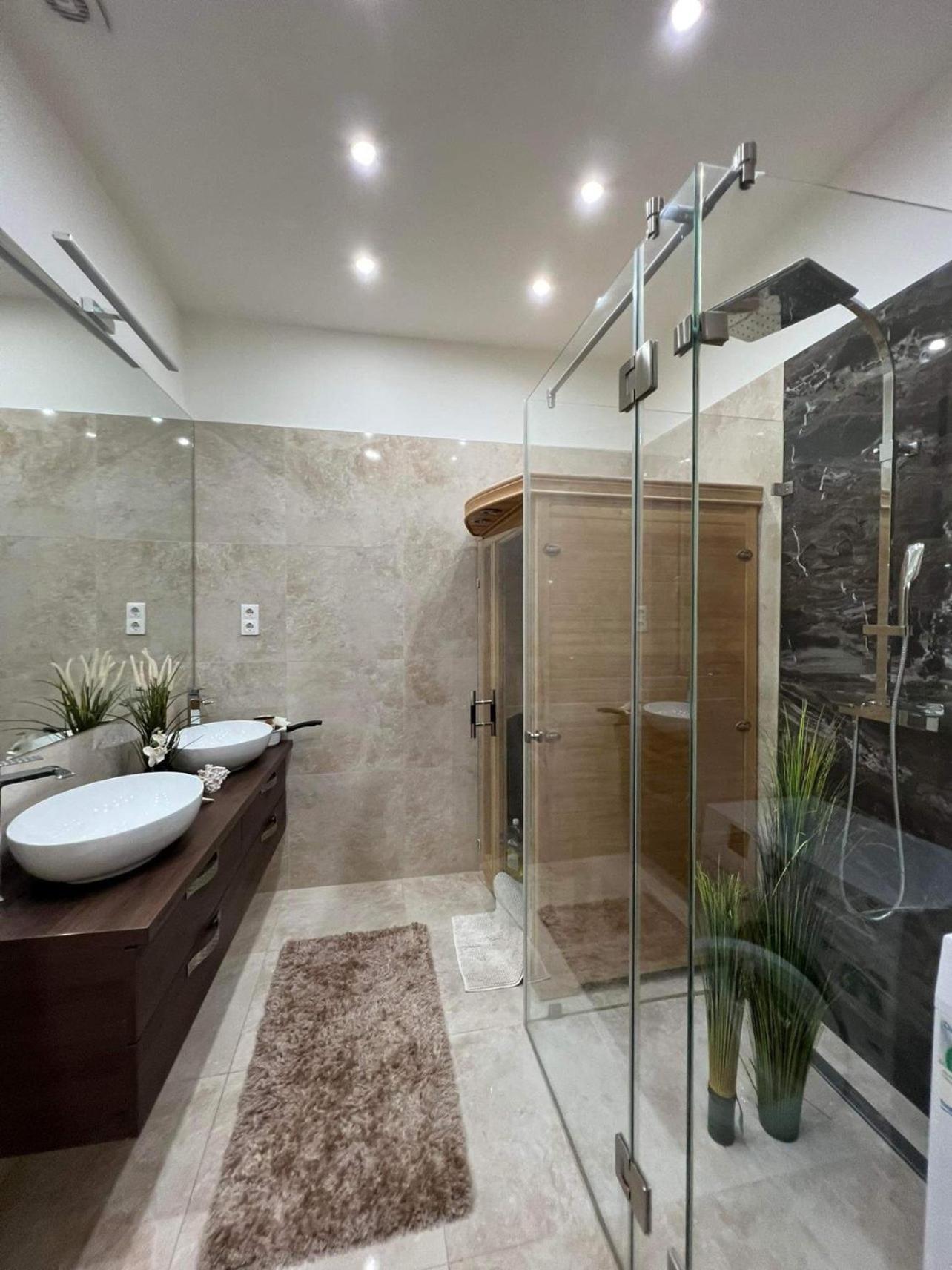 Luxury Dream With A Sauna In The Center