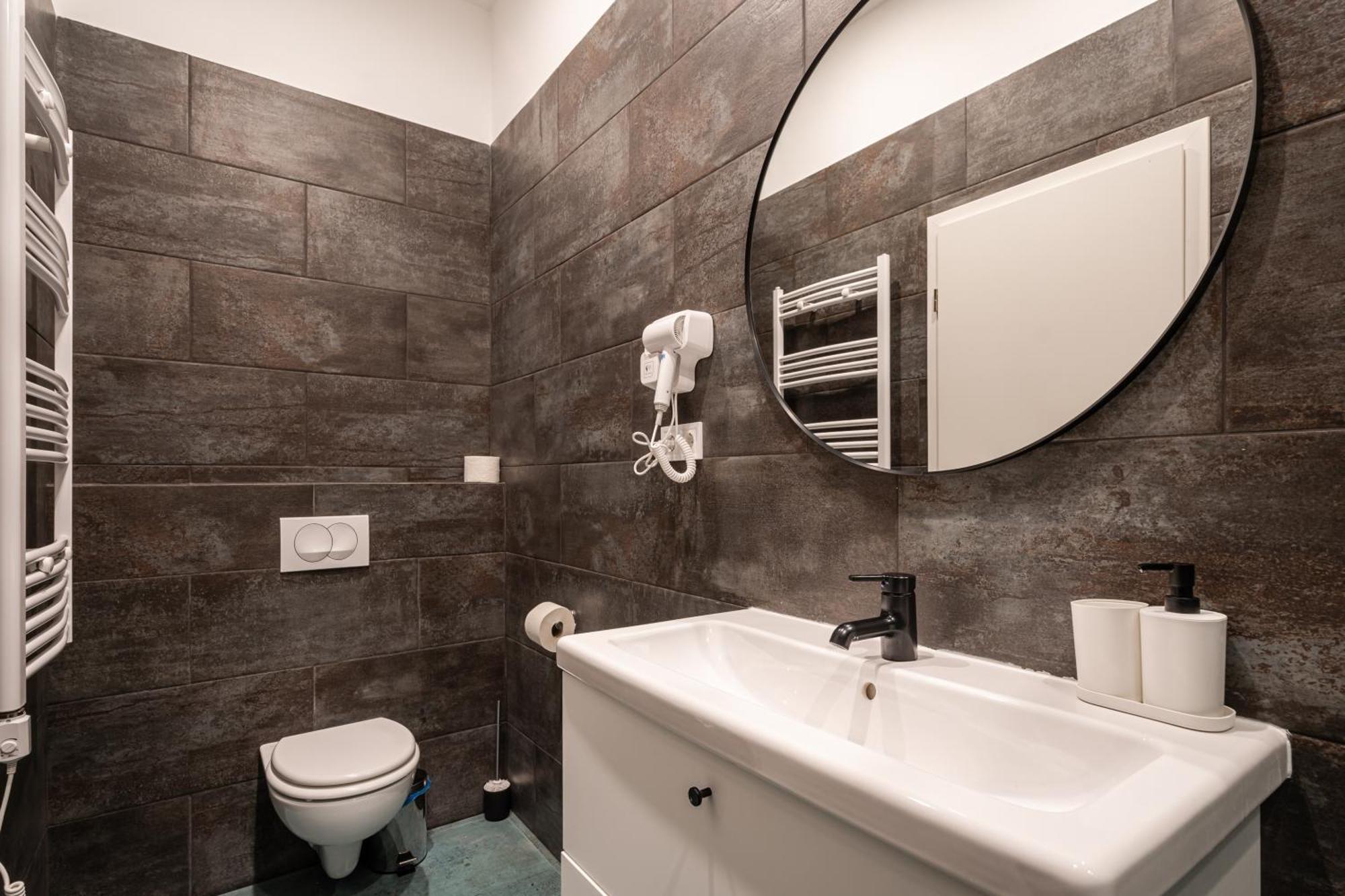 R38 Boutique Apartments, Location By Bqa