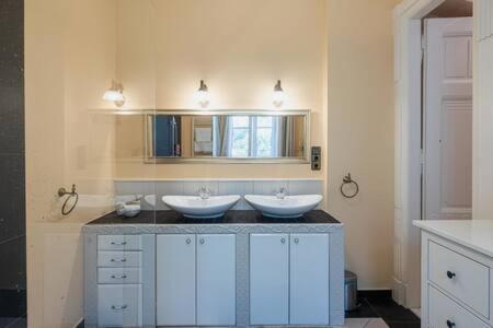 Charming Flat In The Center Budapest