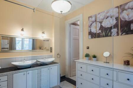 Charming Flat In The Center Appartamento Budapest