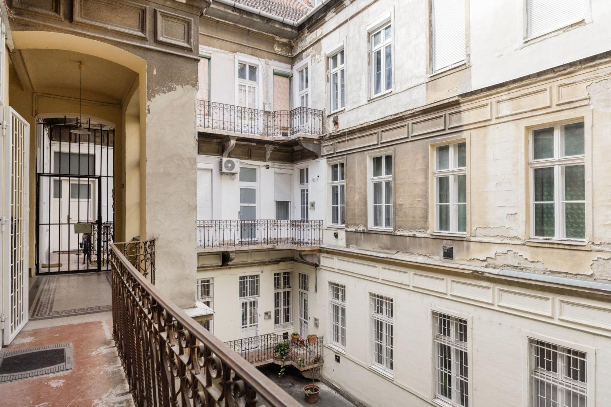 & Spacious Near Gozsdu Court, Quiet With Ac Apartment Budapest