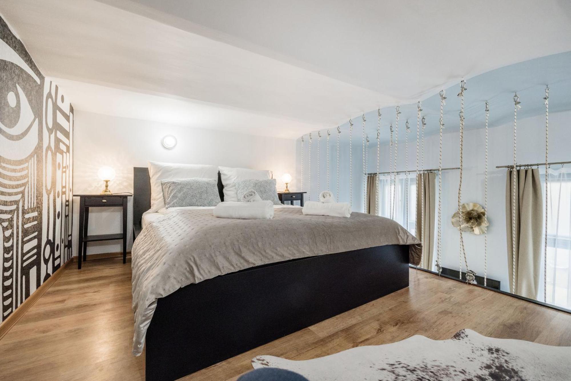 Apartament & Spacious Near Gozsdu Court, Quiet With Ac