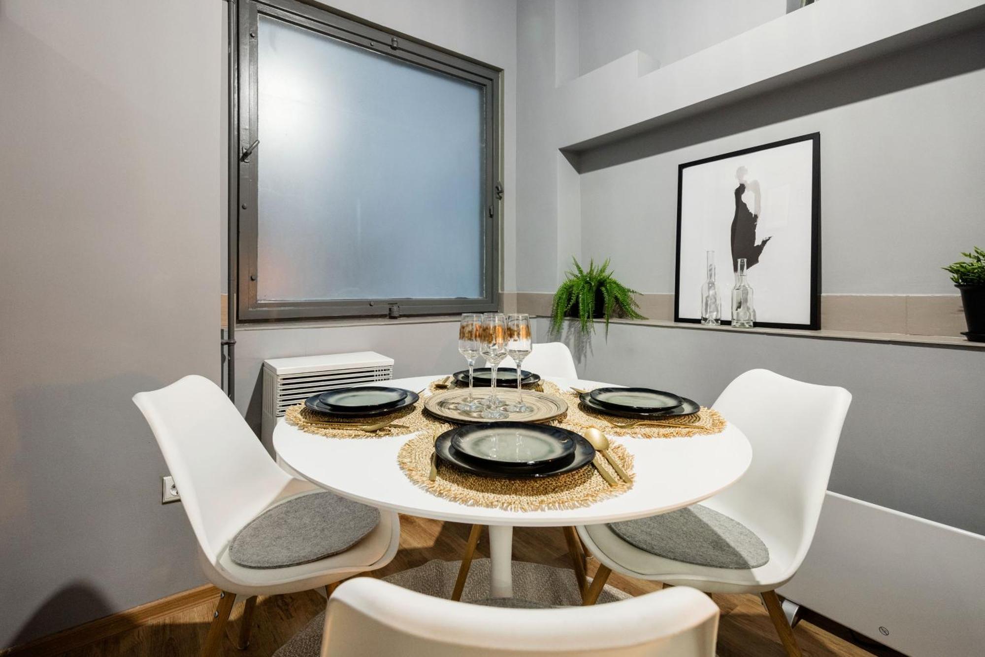 Apartament & Spacious Near Gozsdu Court, Quiet With Ac *