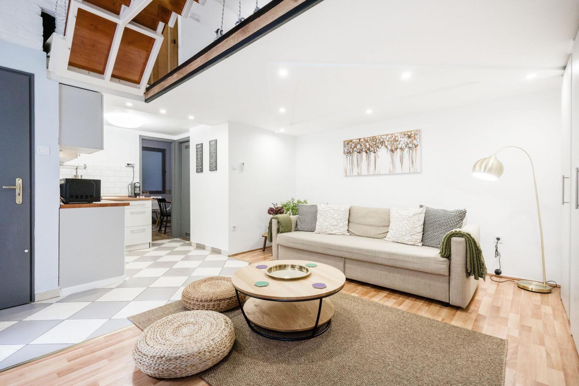 & Spacious Near Gozsdu Court, Quiet With Ac