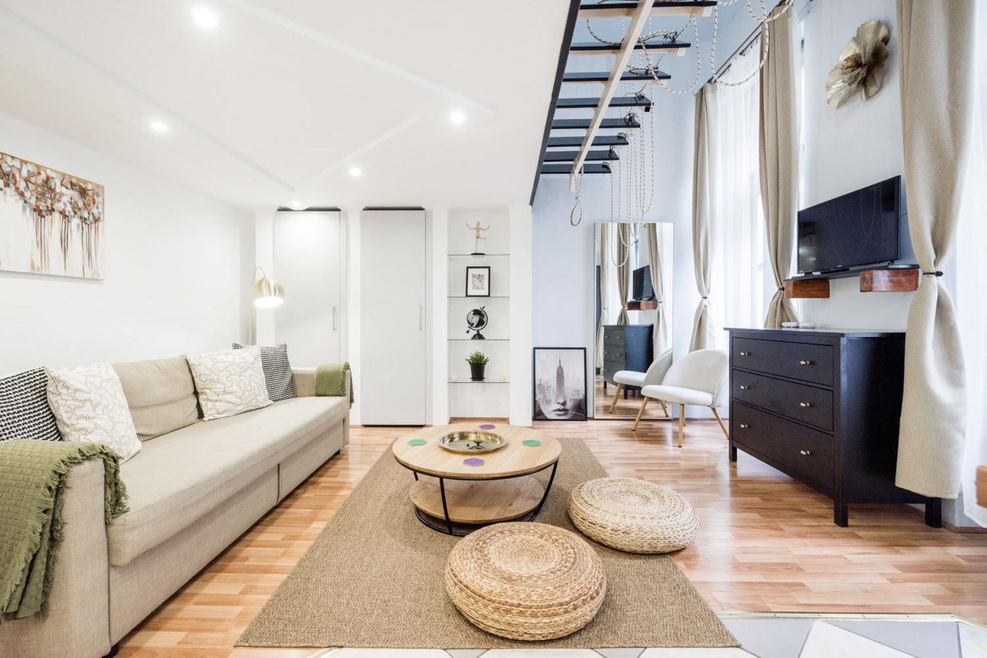 & Spacious Near Gozsdu Court, Quiet With Ac *