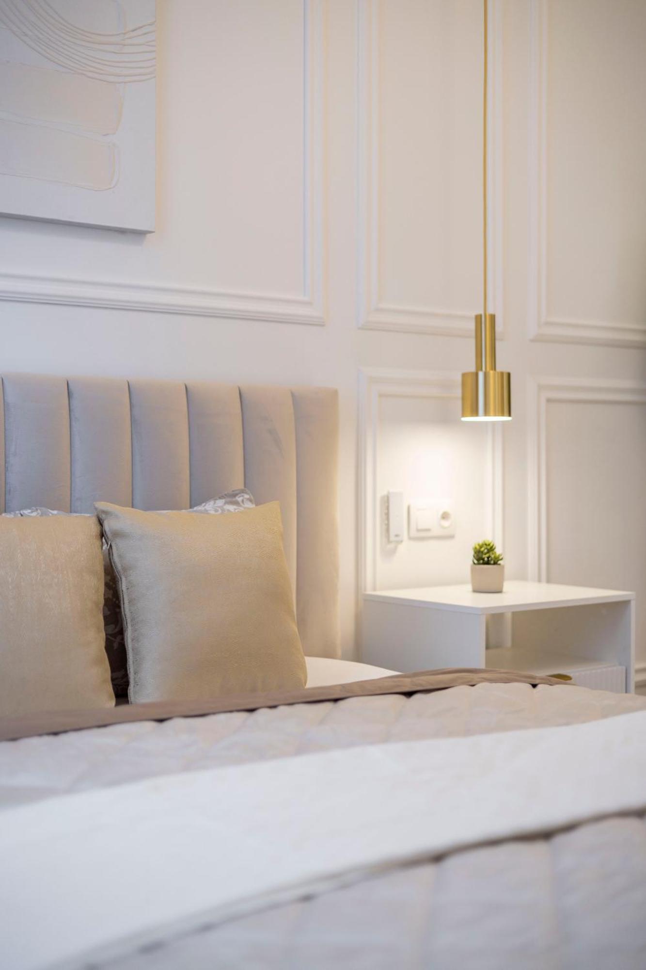 Exclusive & Prestigious W/ Balcony Appartement *
