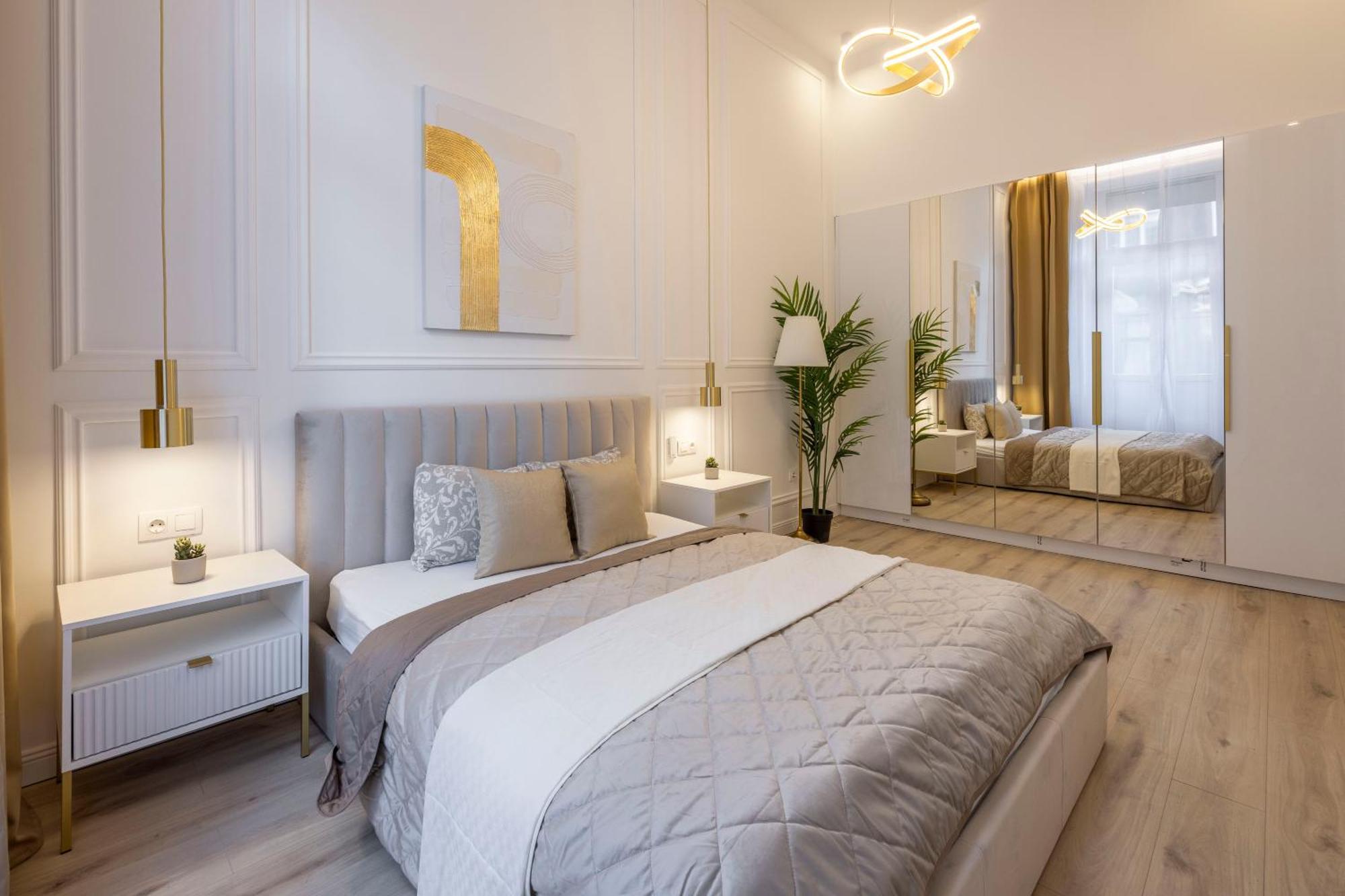Exclusive & Prestigious W/ Balcony Boedapest