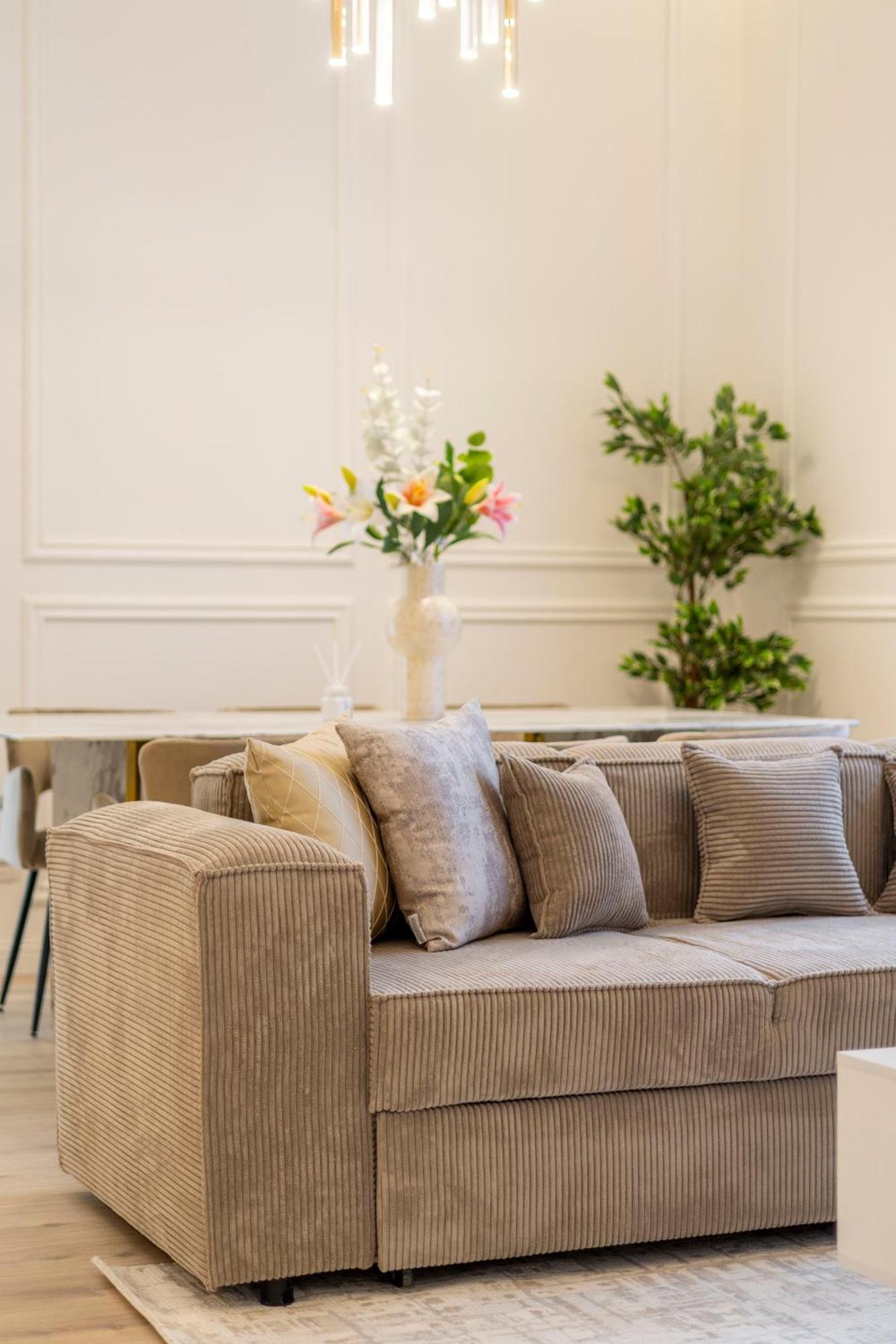 Appartement Exclusive & Prestigious W/ Balcony *