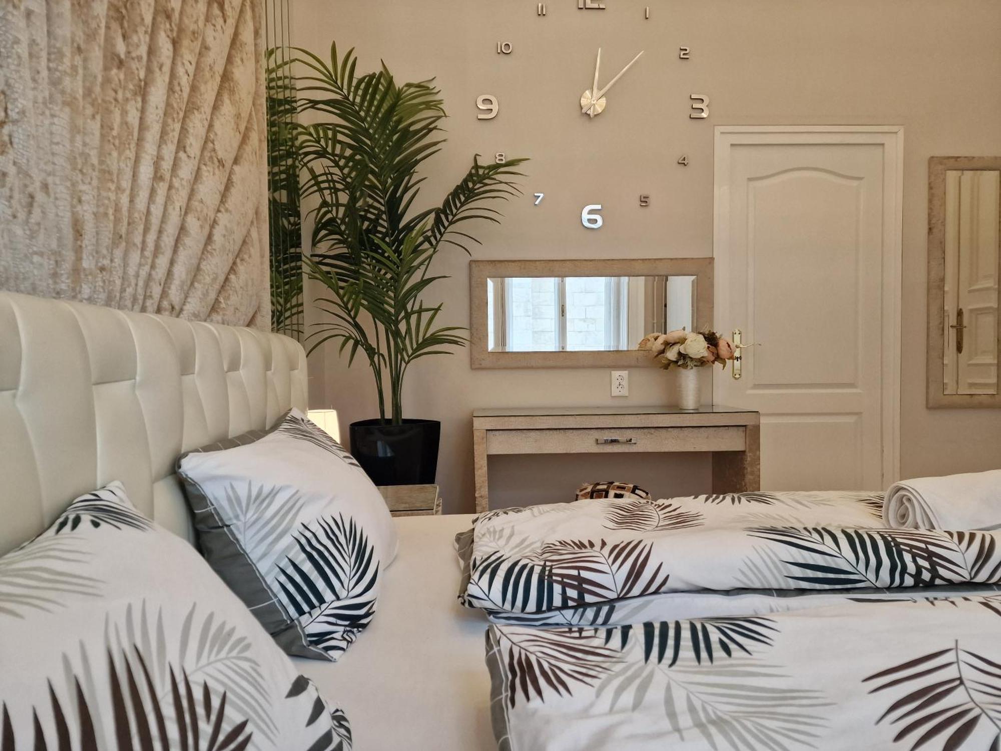 Opera View - Live In Luxury Apartmán