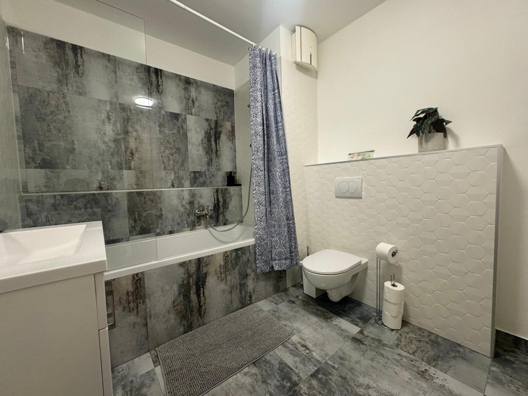 Bp-est Cp Apartament