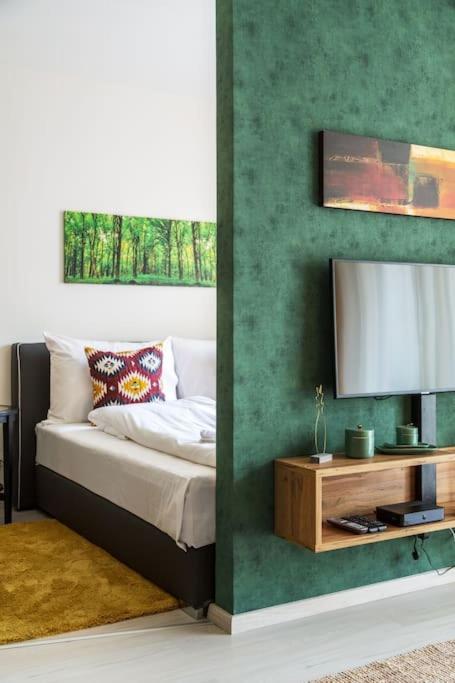 Golden Sunshine On Corvin Promenade - 506 Appartamento Budapest