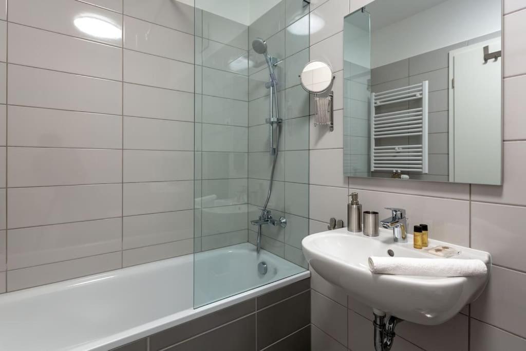 Golden Sunshine On Corvin Promenade - 506 Apartamento