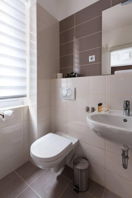 Apartamento Private Hideaway On Corvin Promenade - 021 *