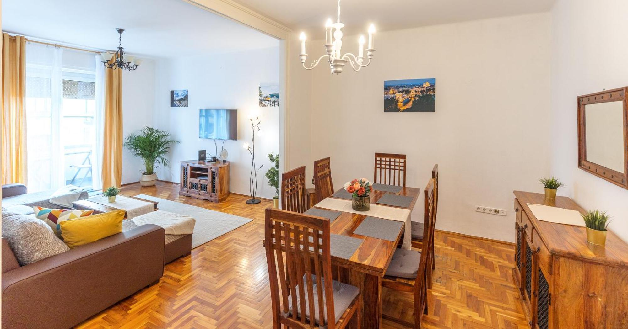 Apartmán Bright & Spacious Riverside With Balcony