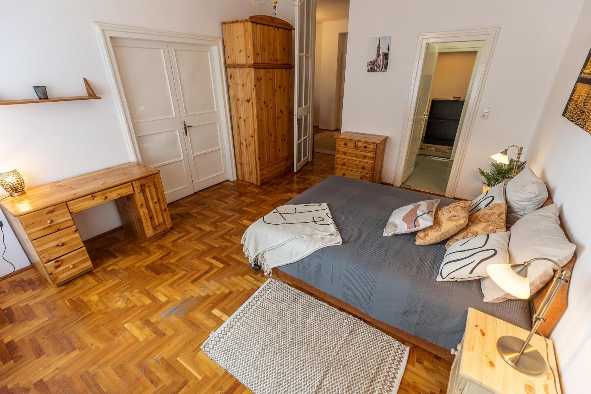 Apartmán Bright & Spacious Riverside With Balcony