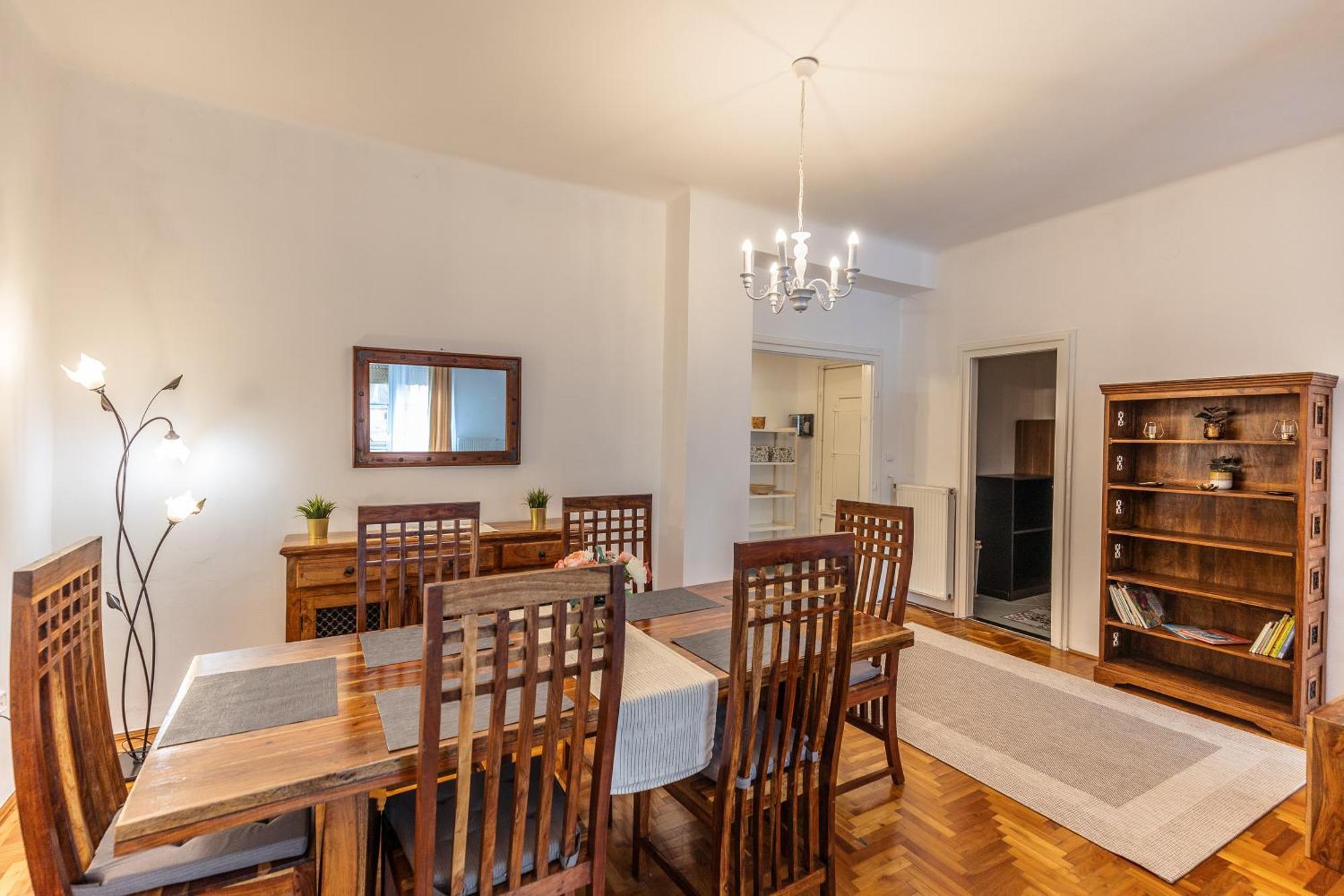 Apartmán Bright & Spacious Riverside With Balcony *