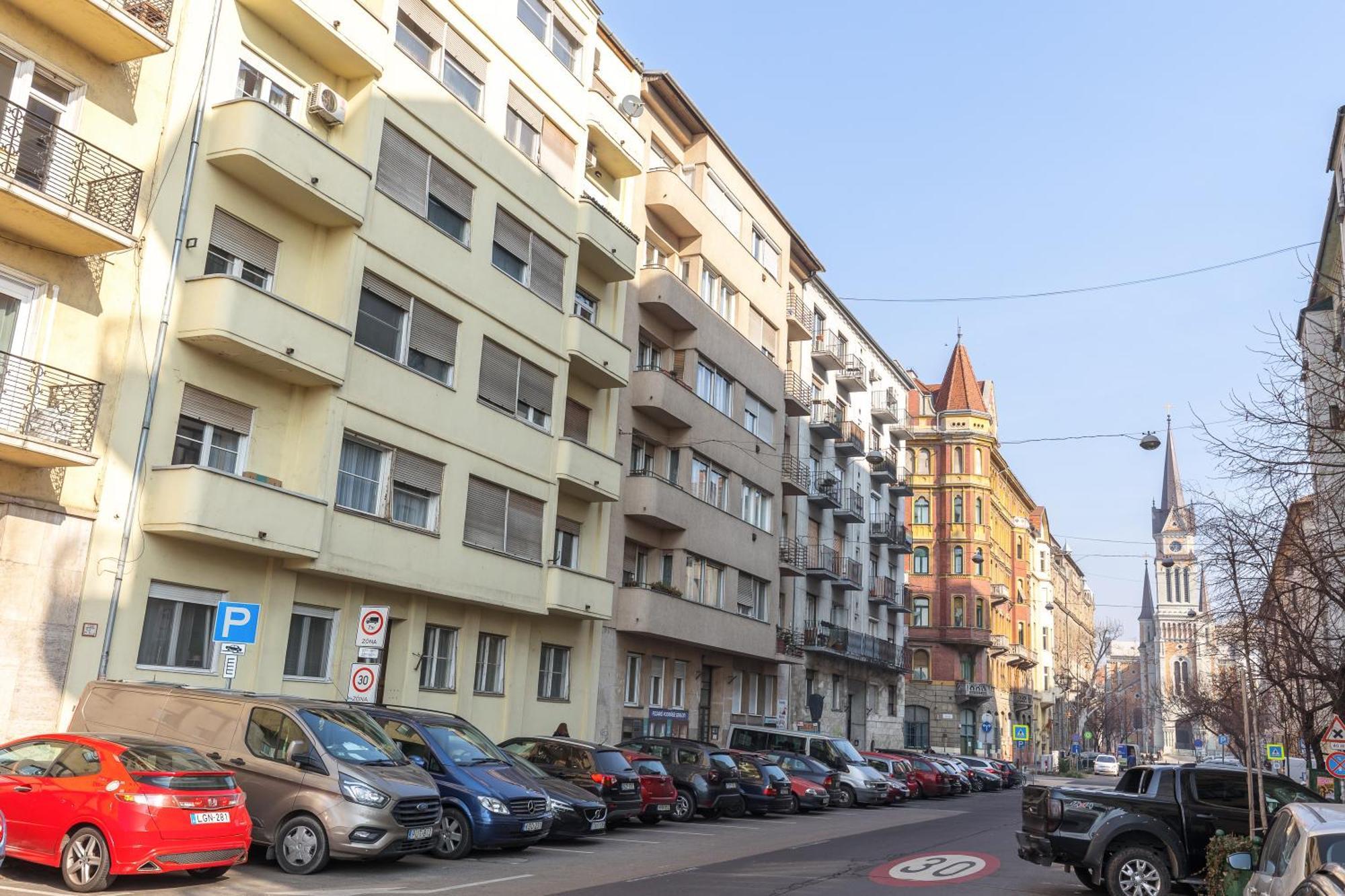 Bright & Spacious Riverside With Balcony * Budapešť