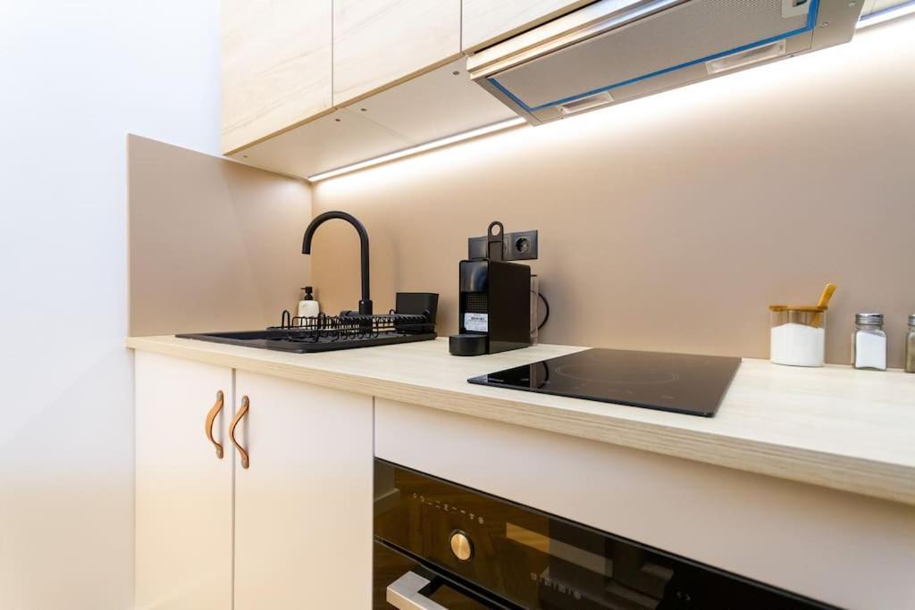 Chic Csengery By Newave * Budapest
