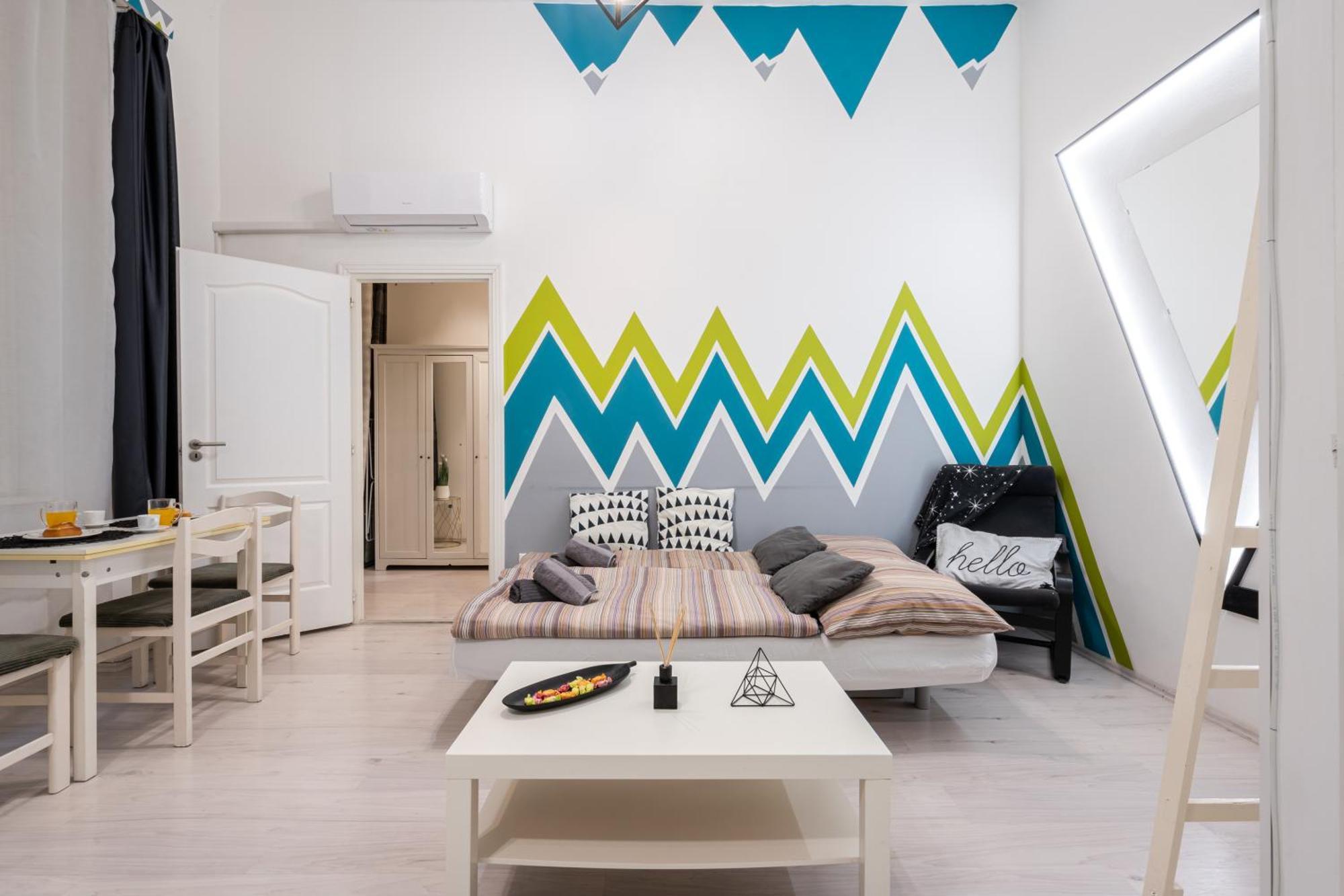 Triangle - Free Parking! Apartment
