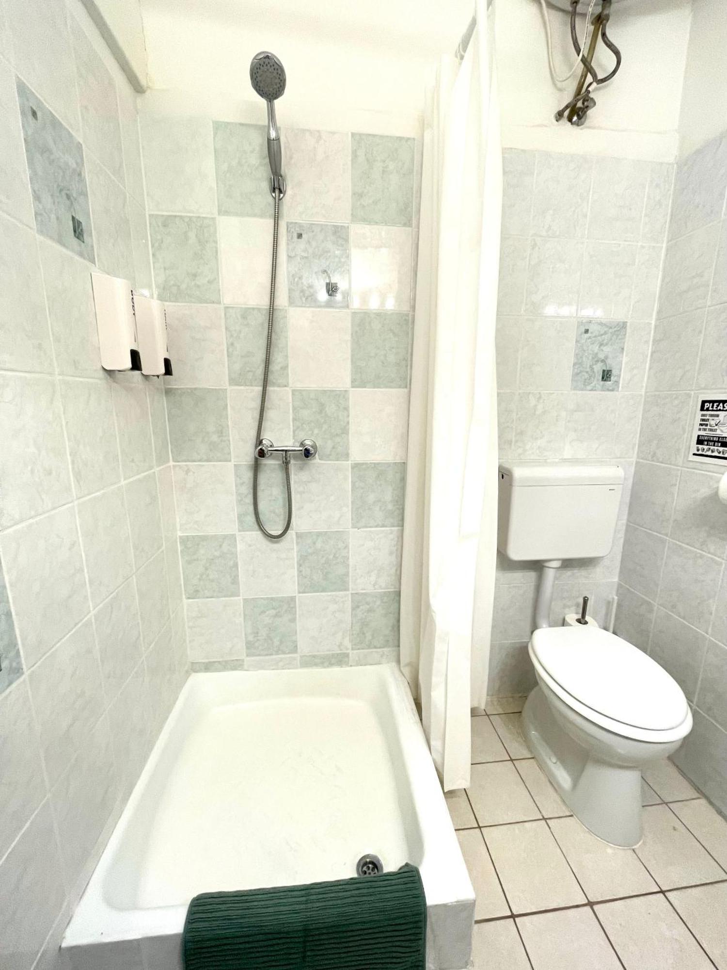 Small Cosy Near The Famous Westend Center * Boedapest