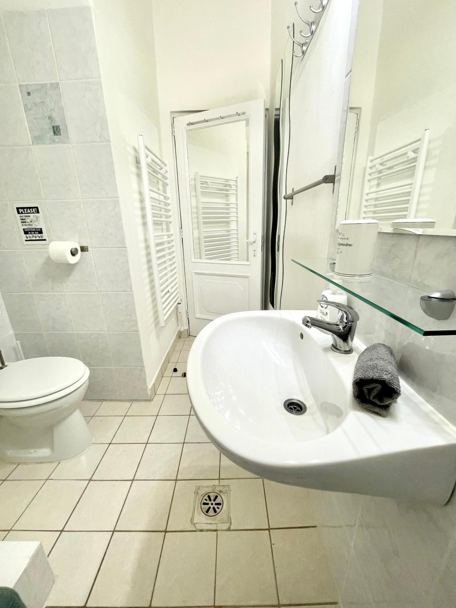 Small Cosy Near The Famous Westend Center * Boedapest