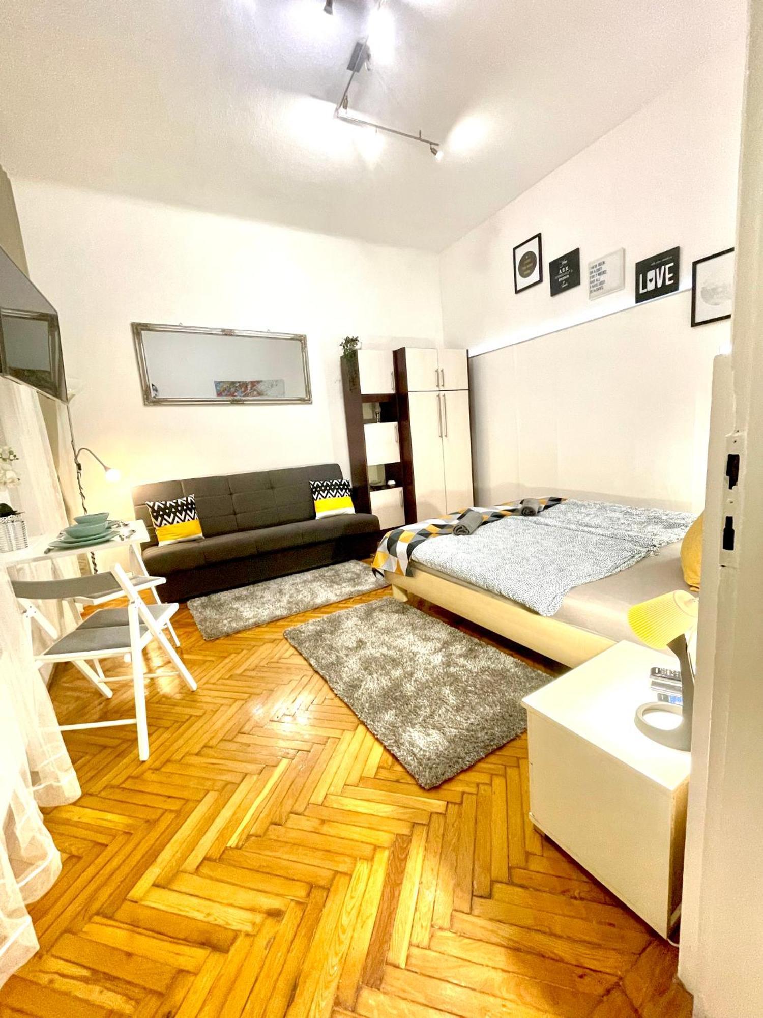 Small Cosy Near The Famous Westend Center Appartement Boedapest
