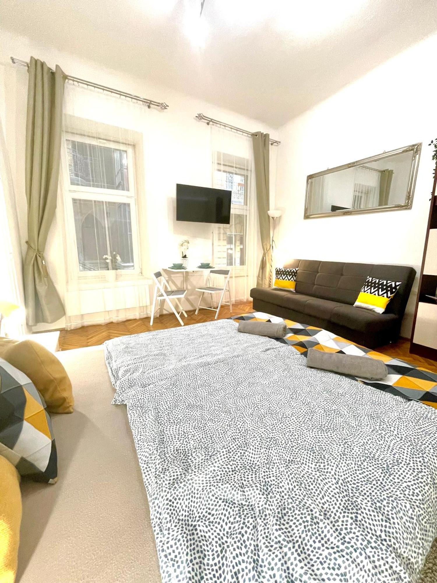 Small Cosy Near The Famous Westend Center * Boedapest