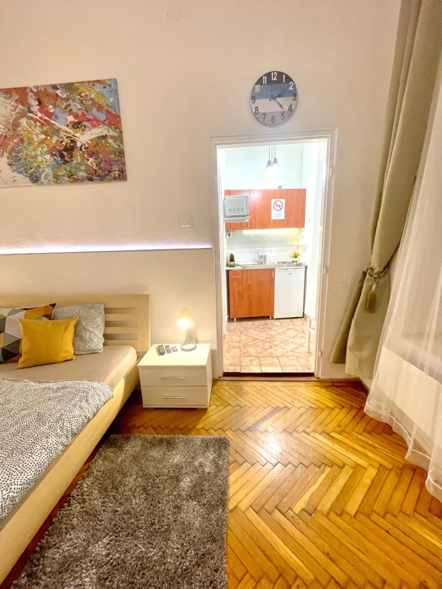 Small Cosy Near The Famous Westend Center *