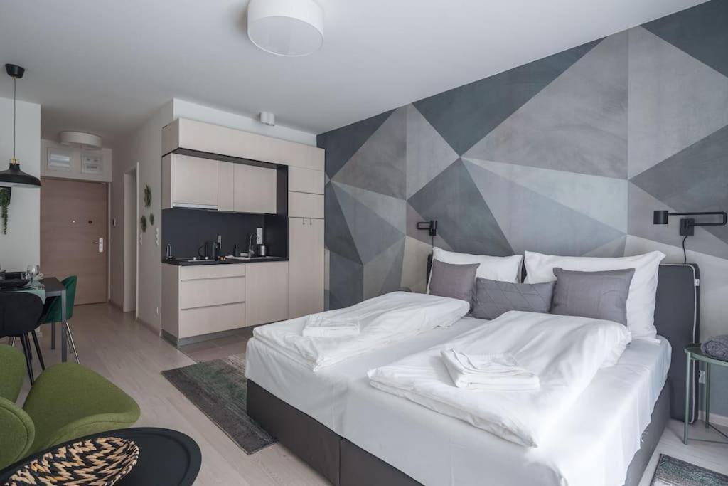 Intimate Ground-floor Hideaway - 011