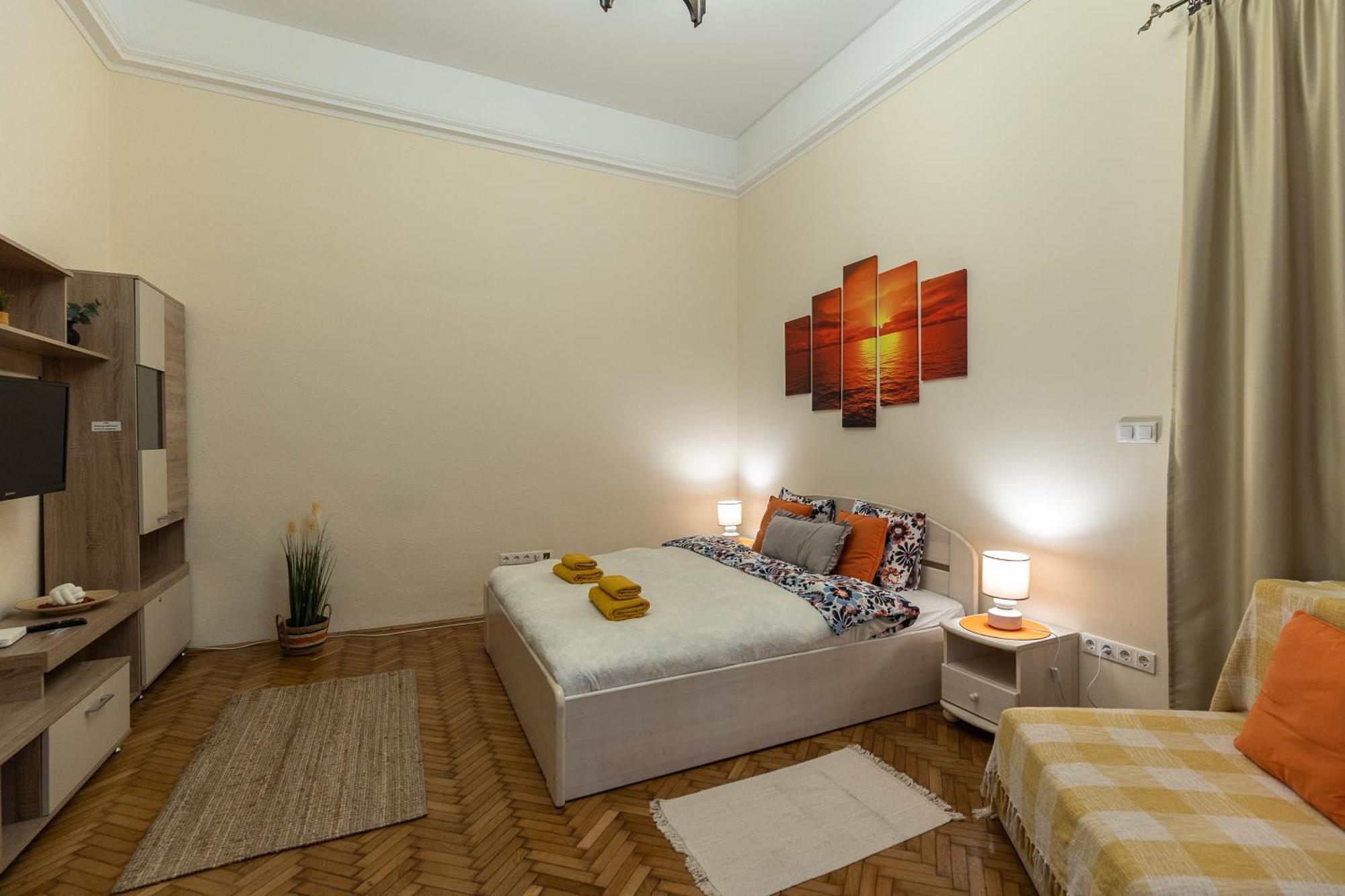 Harmony & Cute - * Budapest