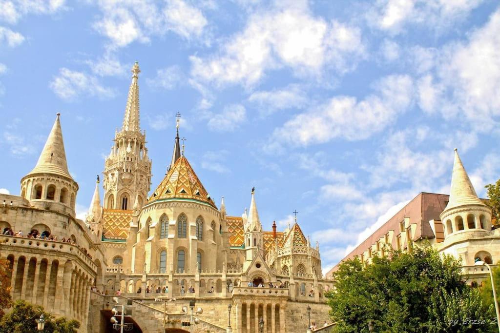 Charming Castle View With Giant Balcony Appartamento Budapest