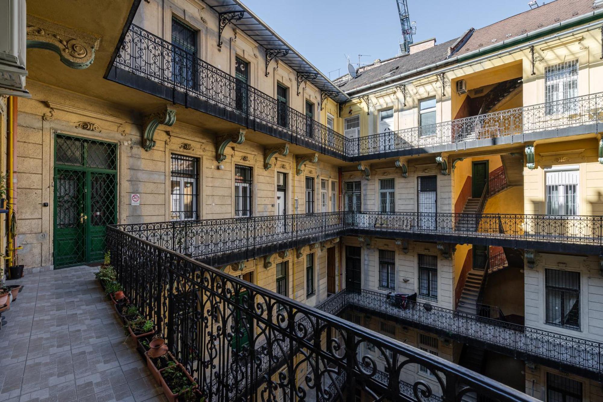 Apartment R38 Boutique Apartments, Location By Bqa