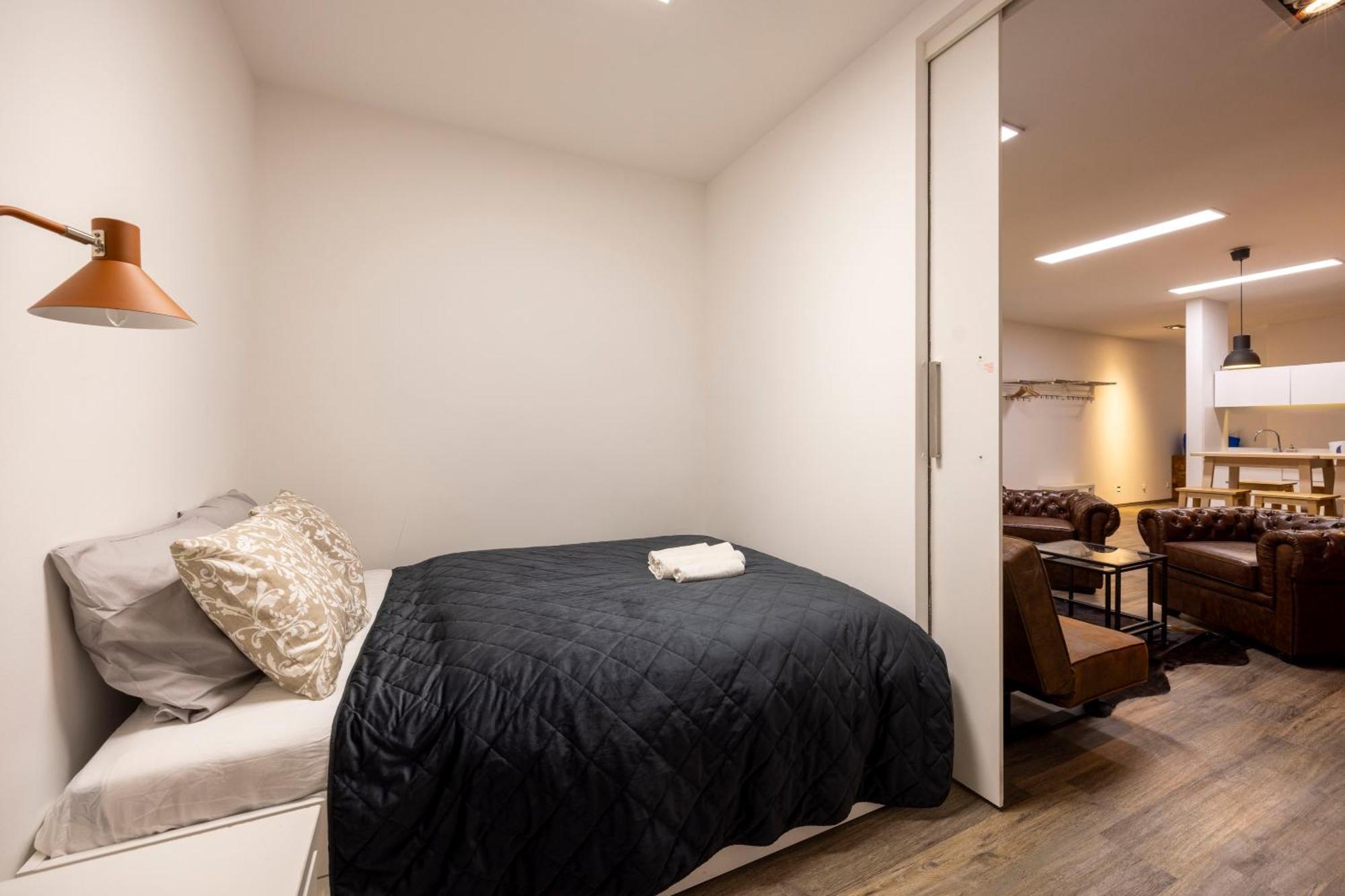 Deluxe Elizabeth W/ 4bedrm, 2bathrm, 1lvngrm Appartement *