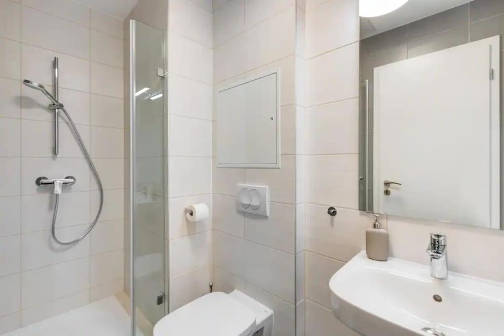 Terrace Vista-modern 2br Retreat Appartamento