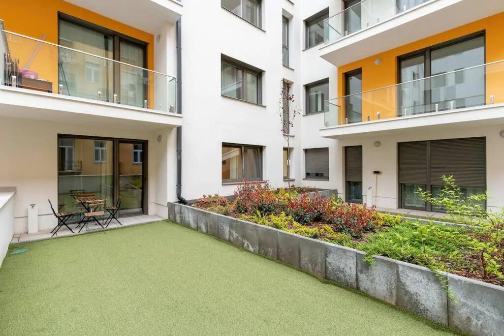 Terrace Vista-modern 2br Retreat Appartamento Budapest