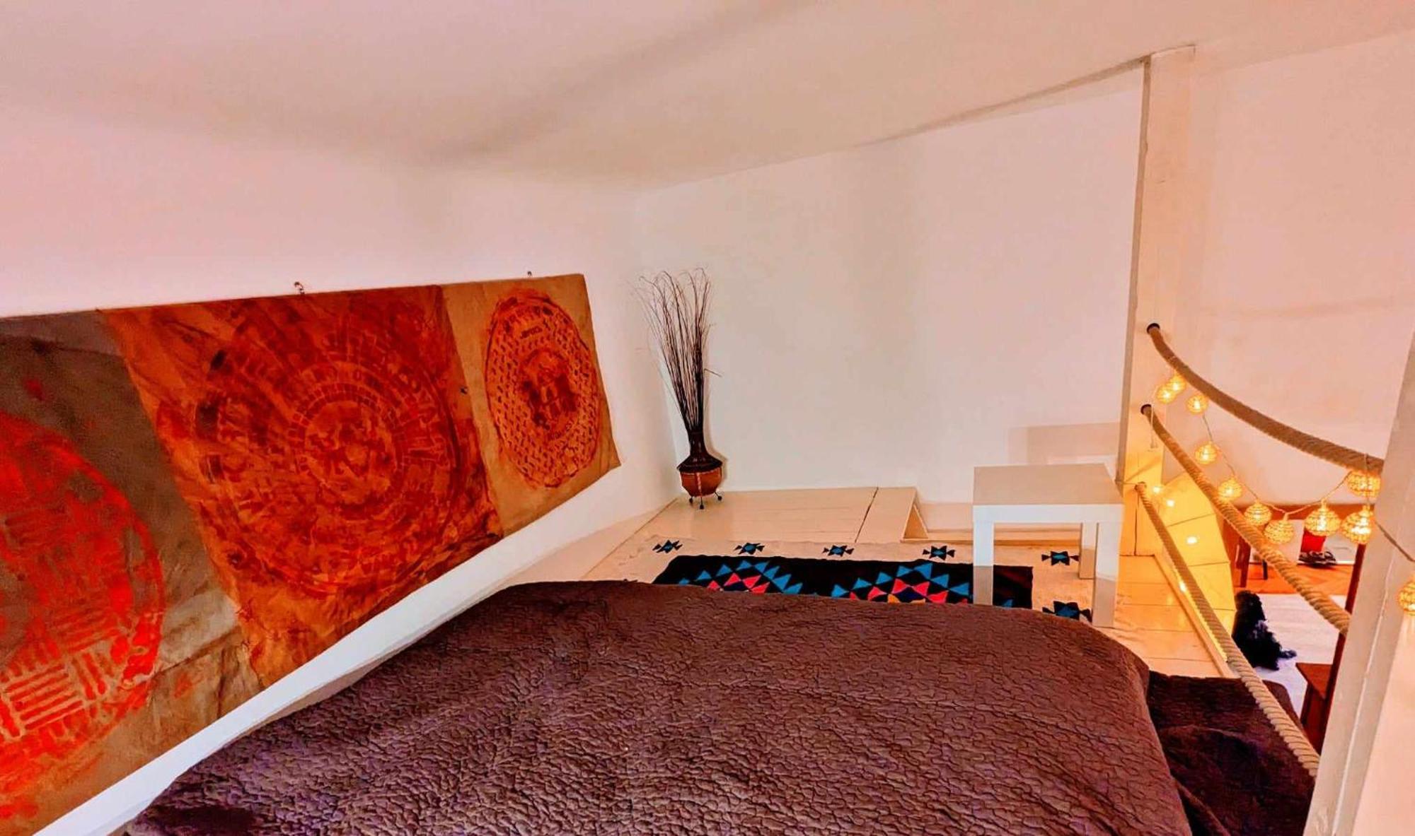 Gallery Flat In Party District Budapest