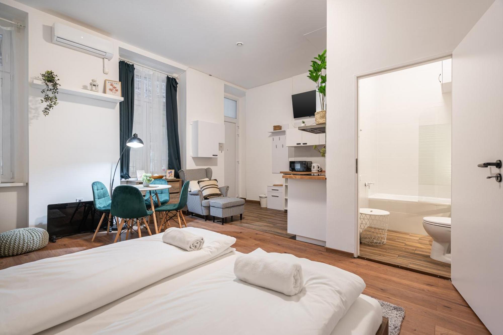 Apartment D68 - Downtown Cozy - Location By Bqa