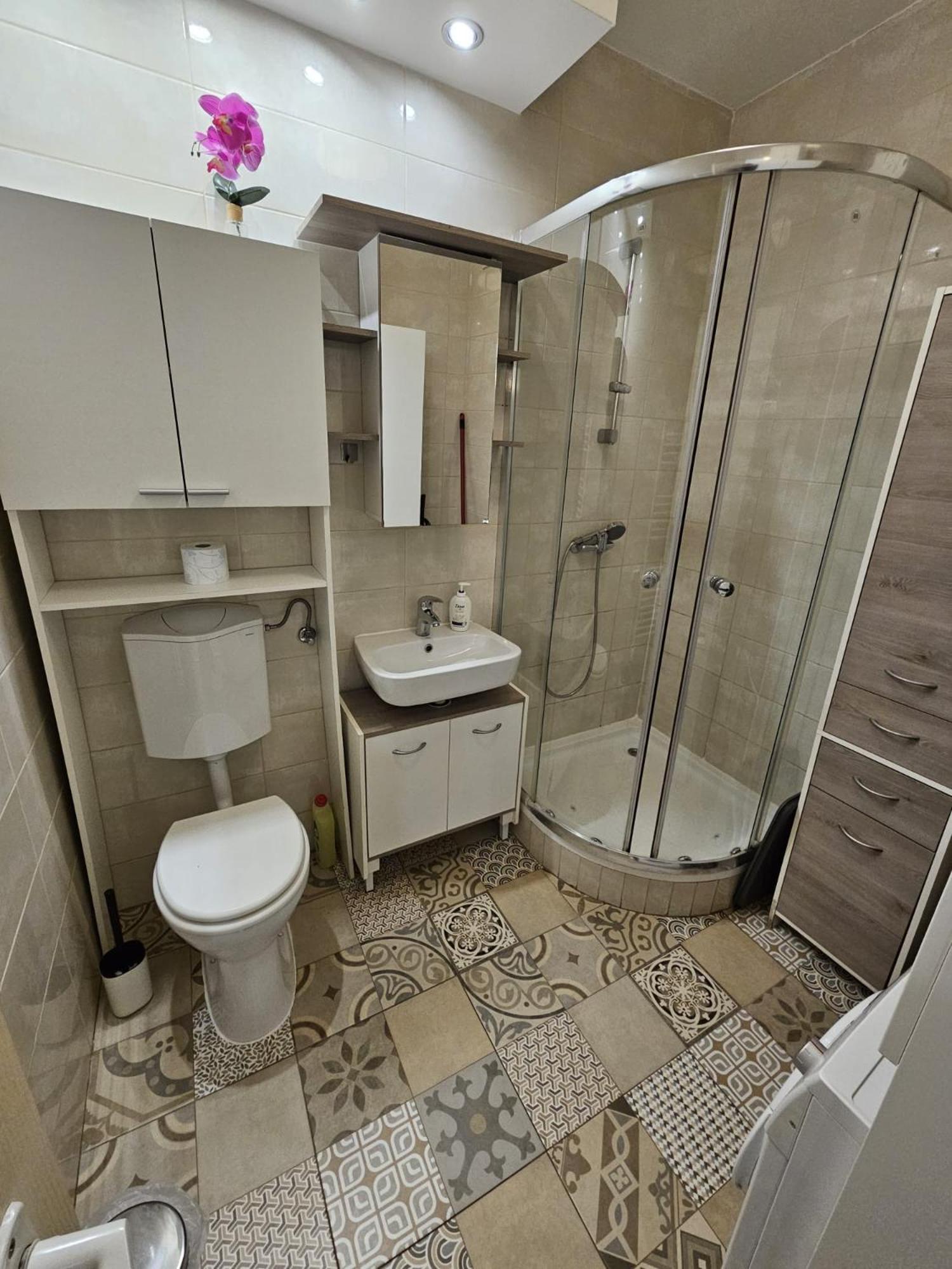 Unique Offer, Two In One! 2 Studio Egyuett *