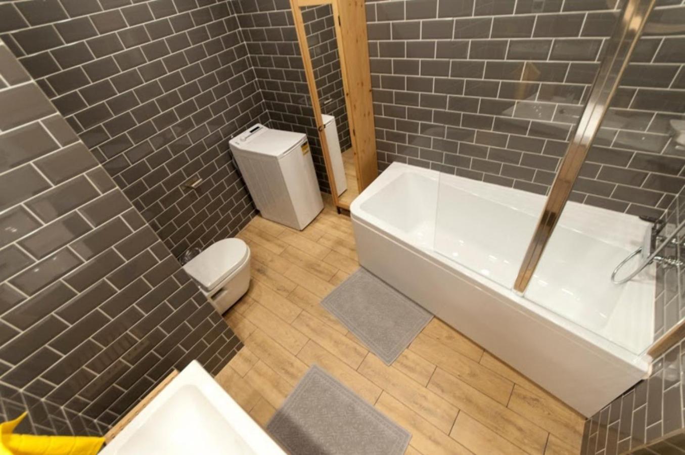 Geometric Luxury In The Center With 3br