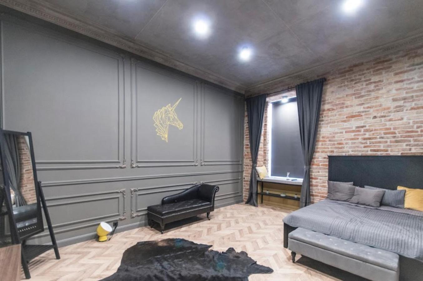 Geometric Luxury In The Center With 3br Boedapest