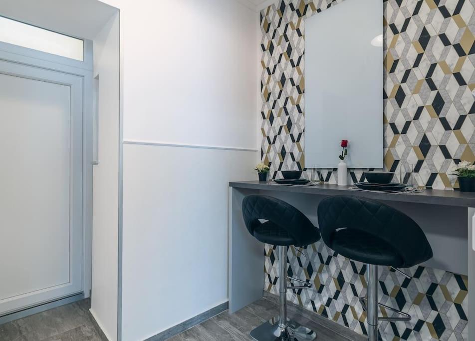 Castle Charm Apartment/ Ac