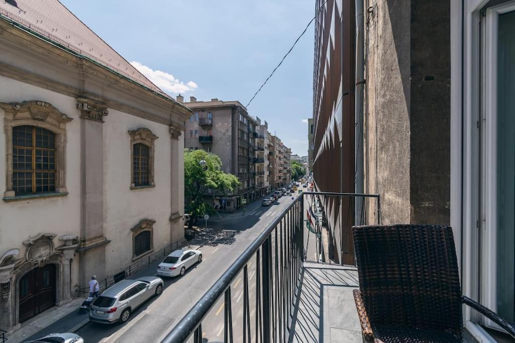 Castle Charm Apartment/ Ac Apartment