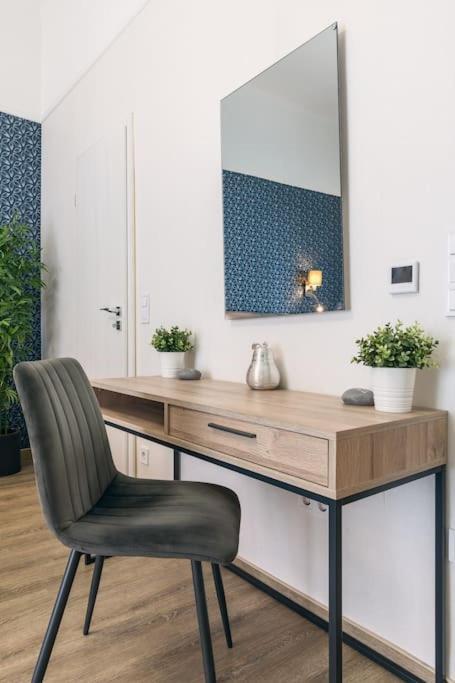 Castle Charm Apartment/ Ac *