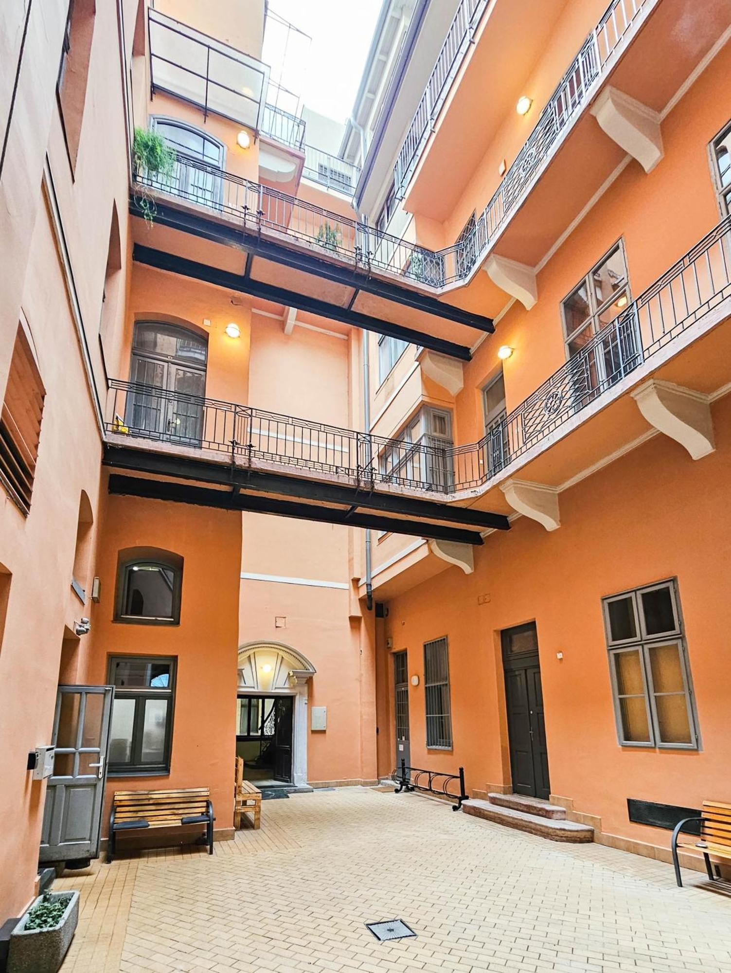 Free Parking Broadway - Ac, 2people, Fast Wifi, Smart Tv Apartment *
