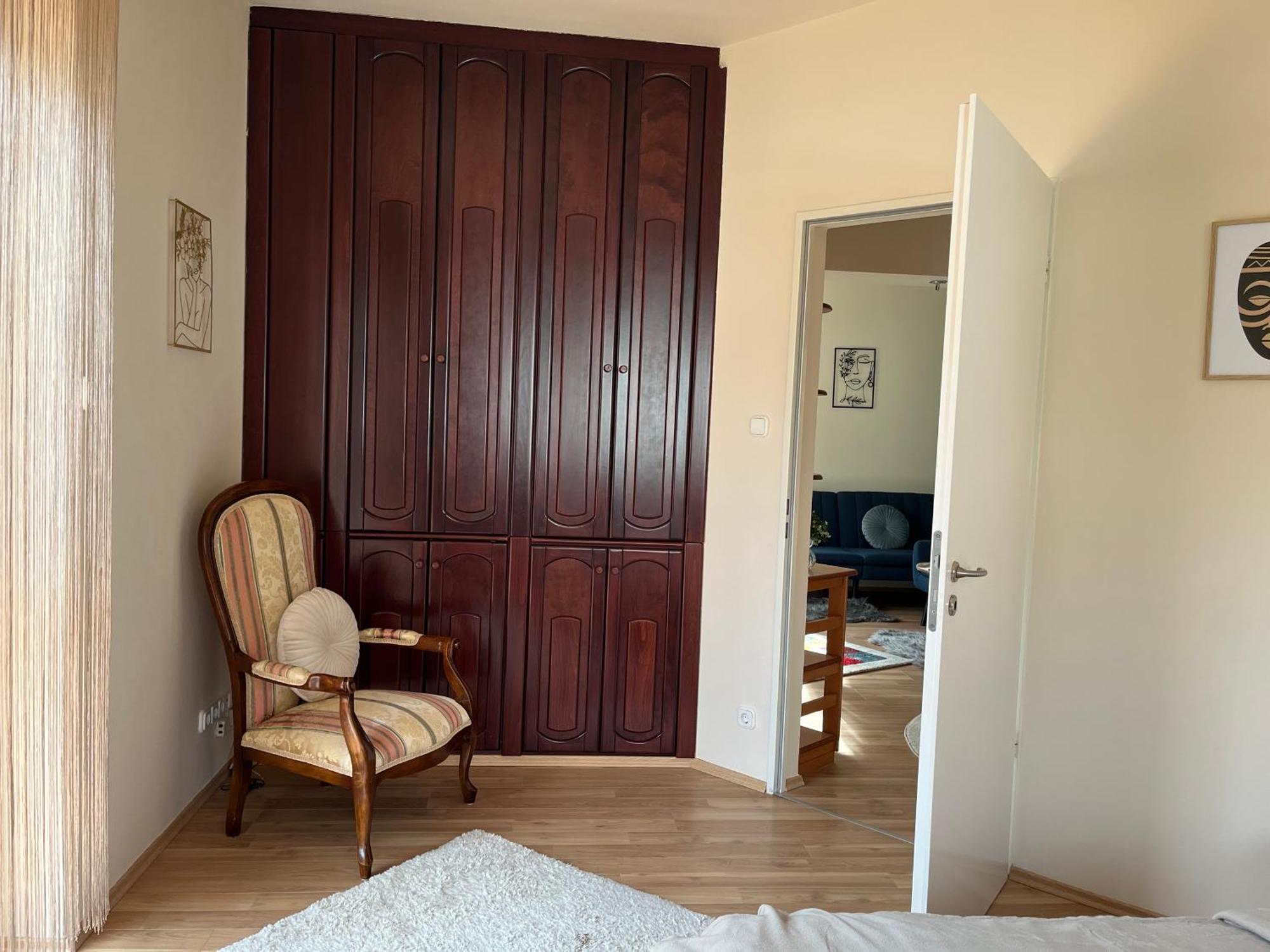 Kiraly Csaladi Apartman- Royal Family #freegarage *