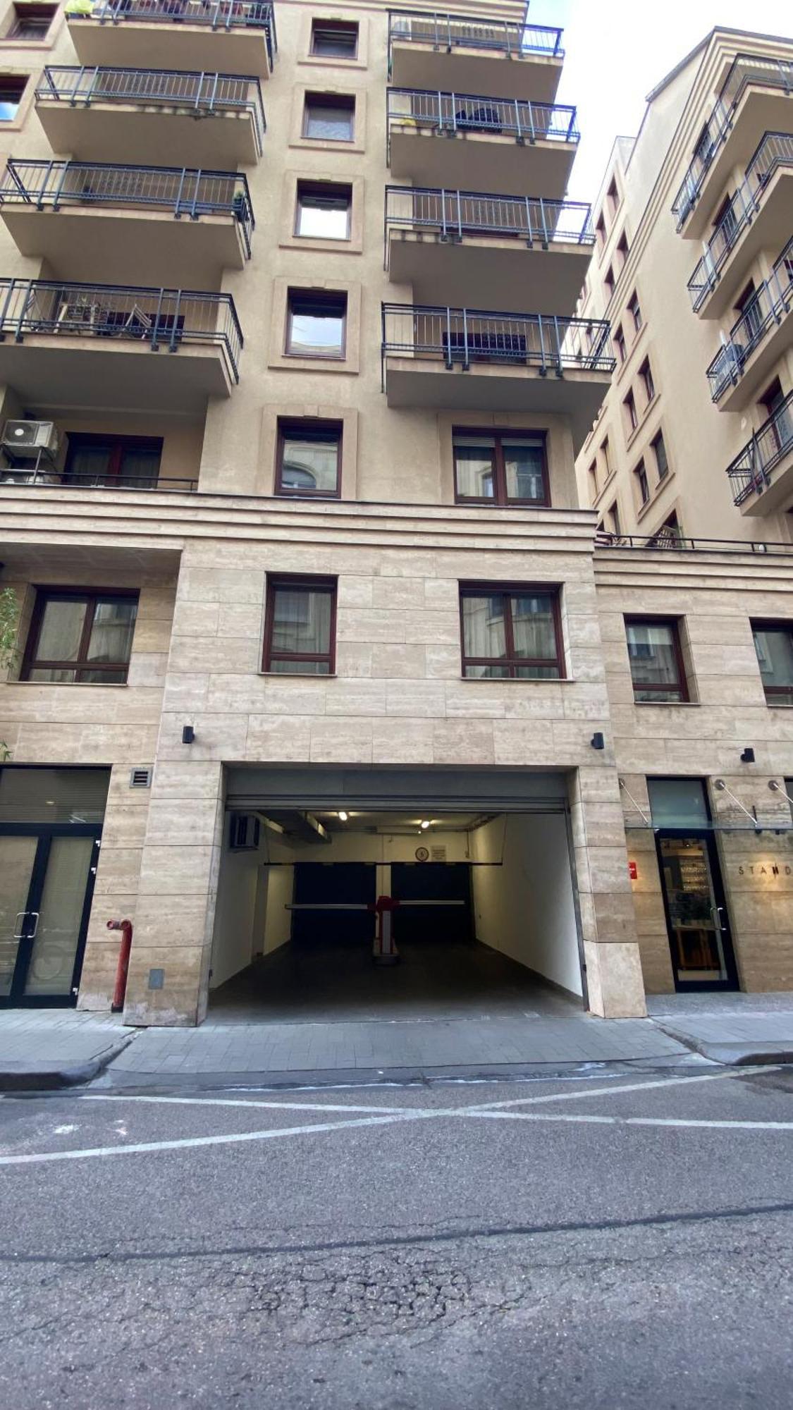 Peony Szekely Mihaly - Free Garage Apartment
