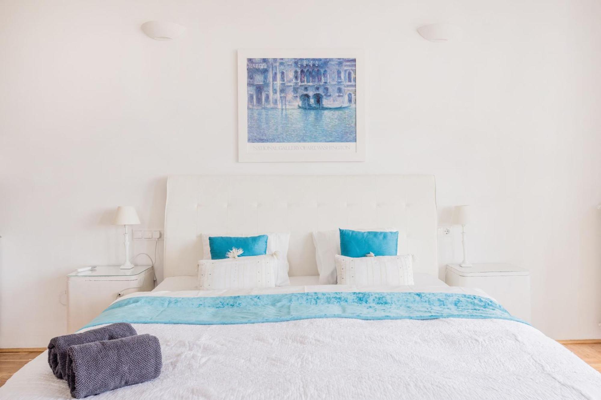 Amazing View Designer W/sauna 3min To Opera Apartman