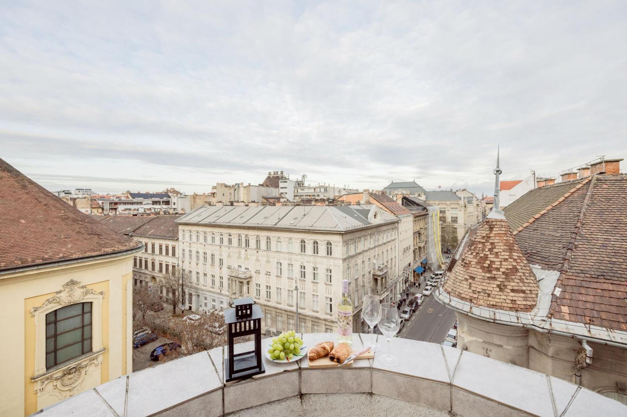 Amazing View Designer W/sauna 3min To Opera Apartman *