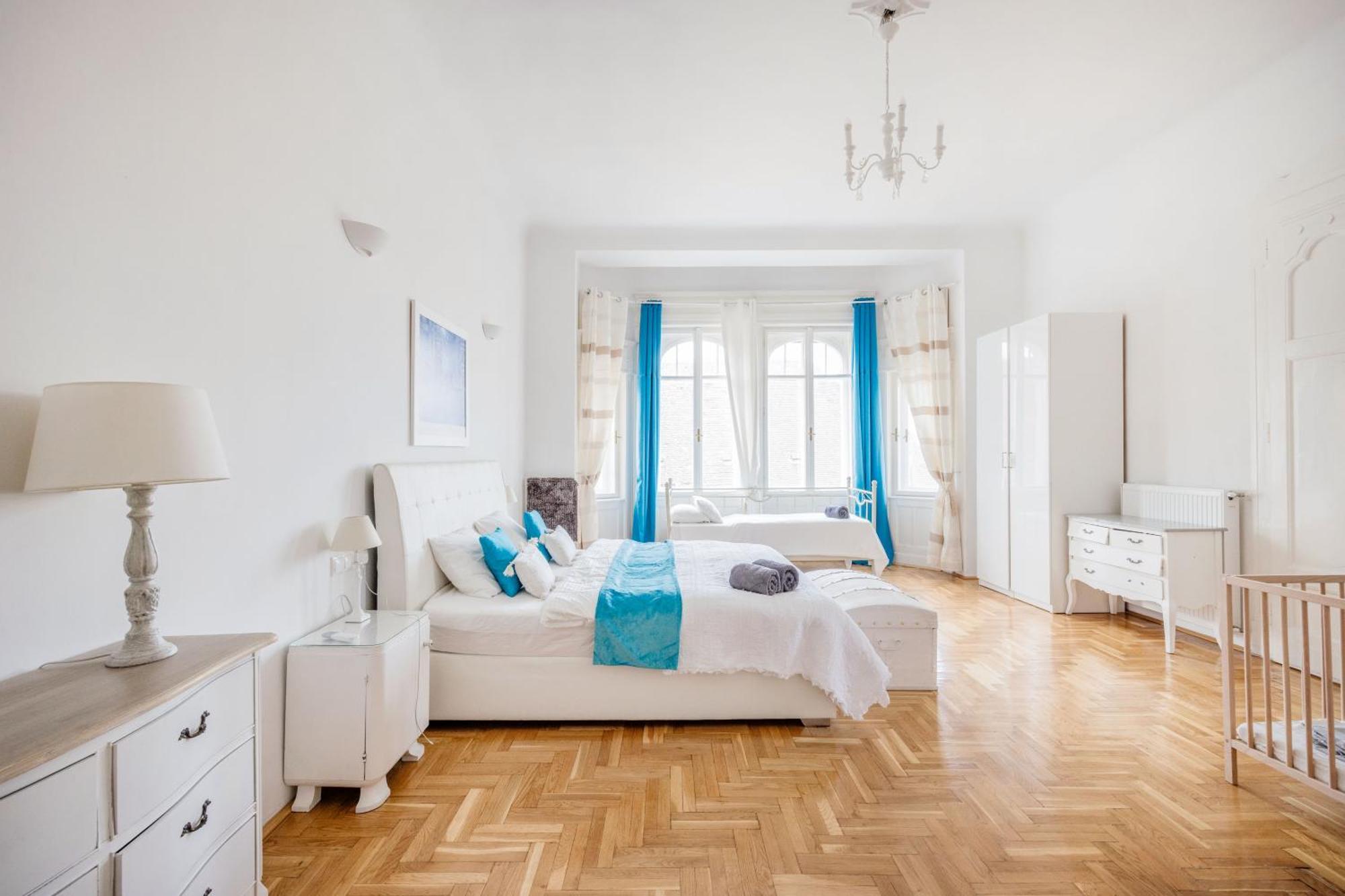 Amazing View Designer W/sauna 3min To Opera Apartamento Budapest