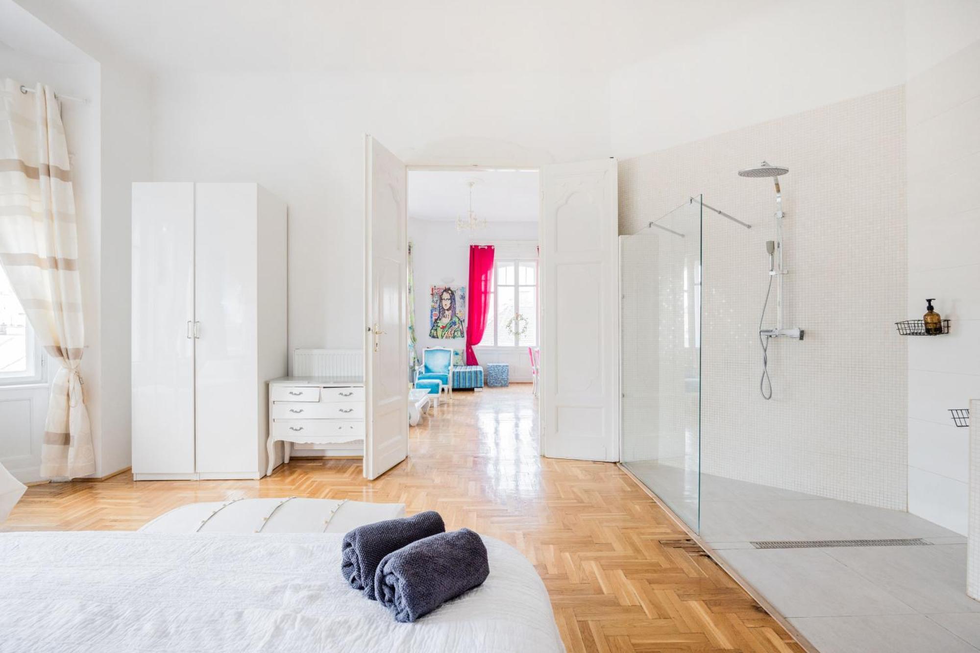 Amazing View Designer W/sauna 3min To Opera Apartman Budapest